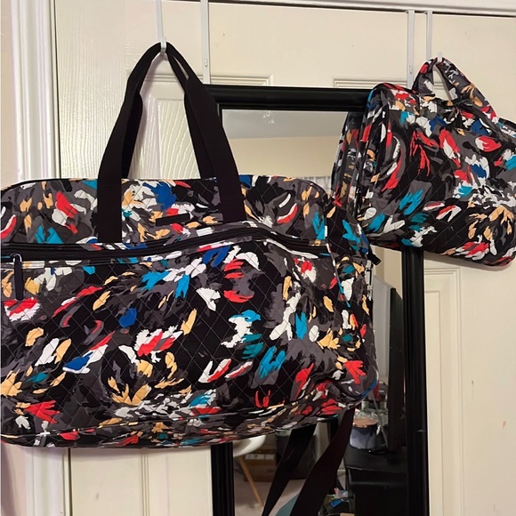 Vera Bradley weekender bag and matching toiletrie bag - Picture 1 of 2